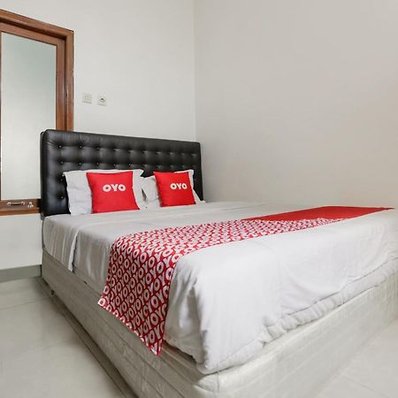 Super Oyo 3838 Tamansari Guest House スラカルタ エクステリア 写真