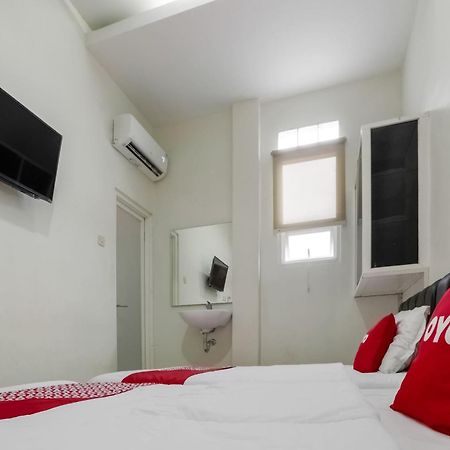 Super Oyo 3838 Tamansari Guest House スラカルタ エクステリア 写真