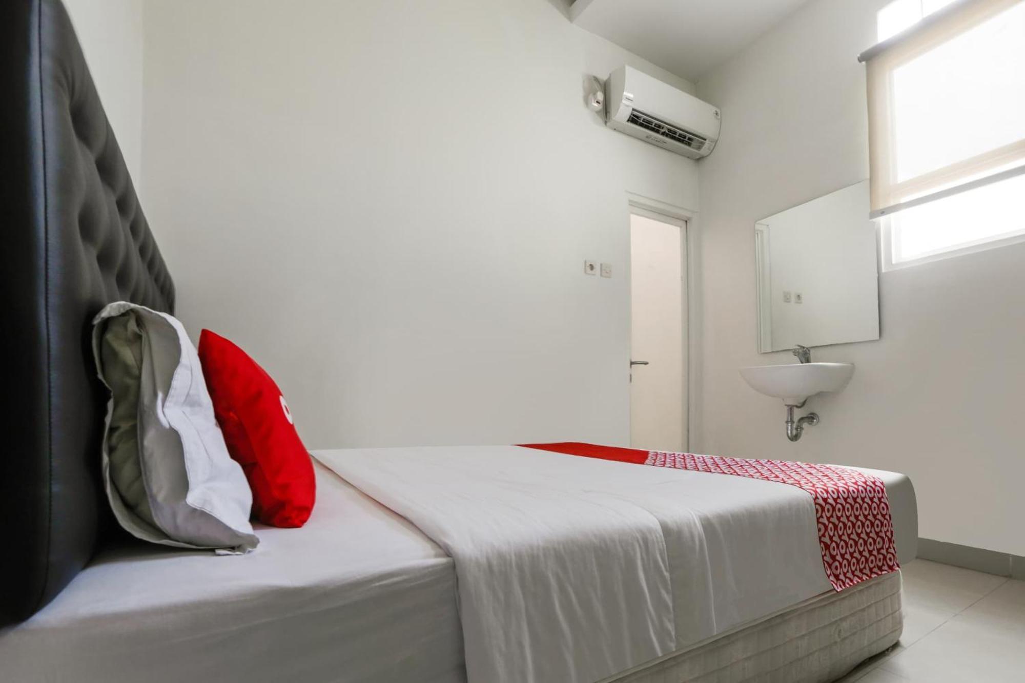 Super Oyo 3838 Tamansari Guest House スラカルタ エクステリア 写真