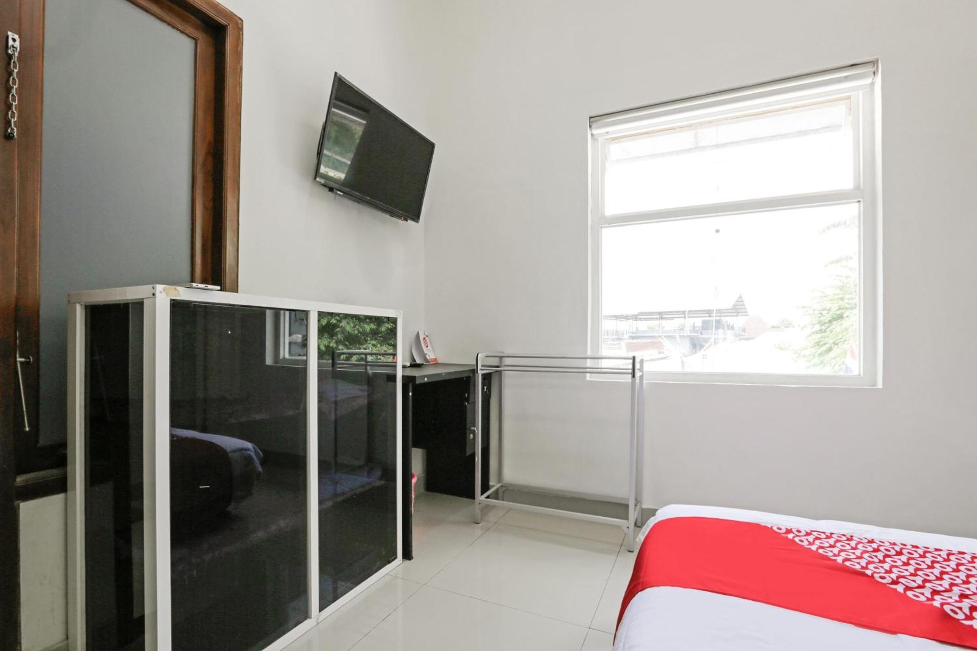 Super Oyo 3838 Tamansari Guest House スラカルタ エクステリア 写真
