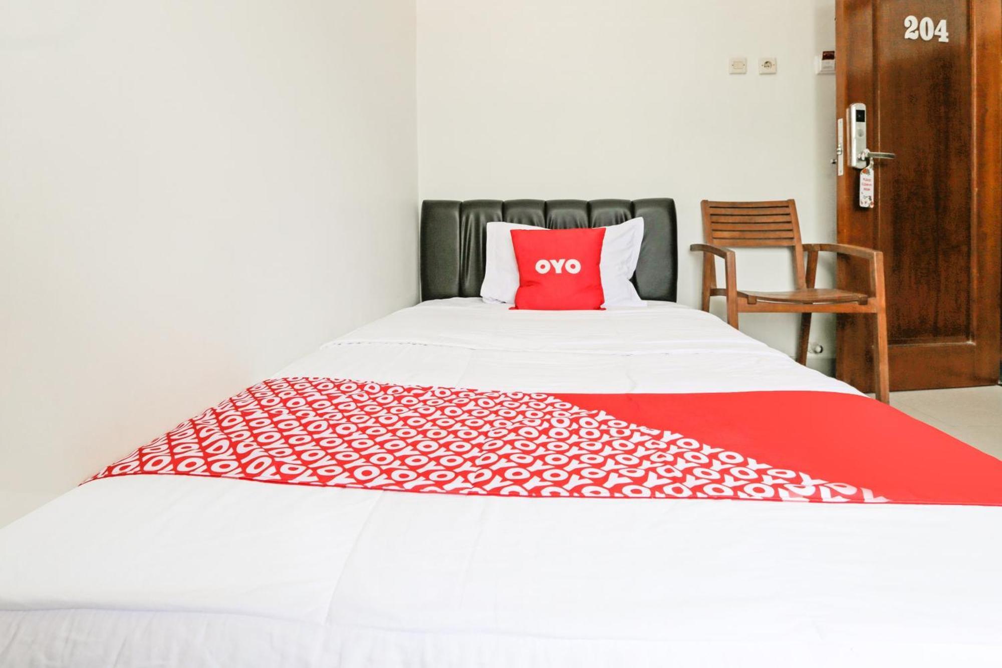 Super Oyo 3838 Tamansari Guest House スラカルタ エクステリア 写真